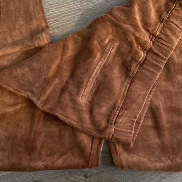 Monrow Velvet Pants - Picture 4 of 4